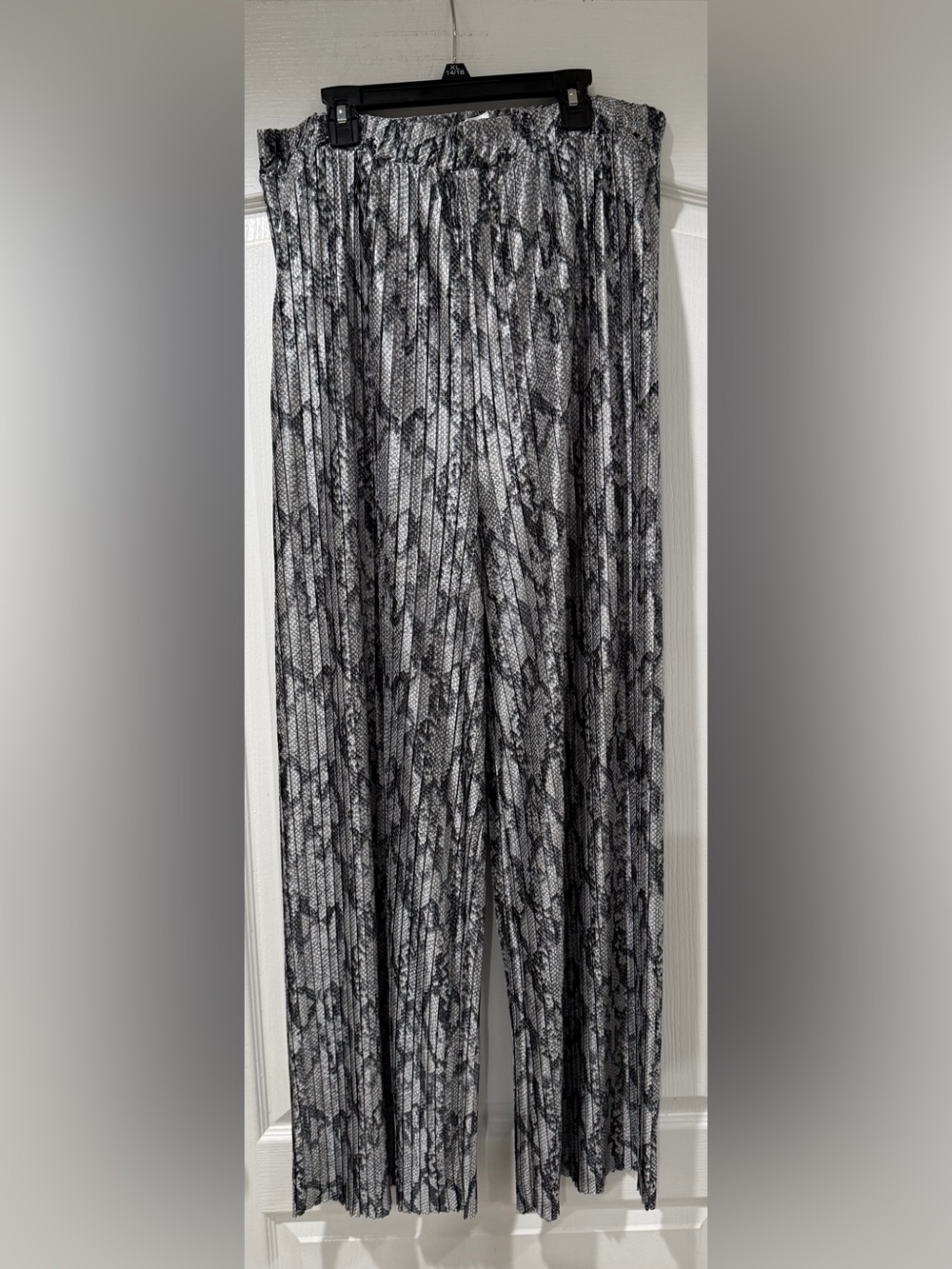 EMERALD Black & White Snake Print Pleated Pants size 1X